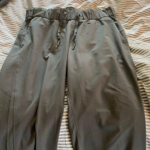 Lululemon on the fly pant size 4